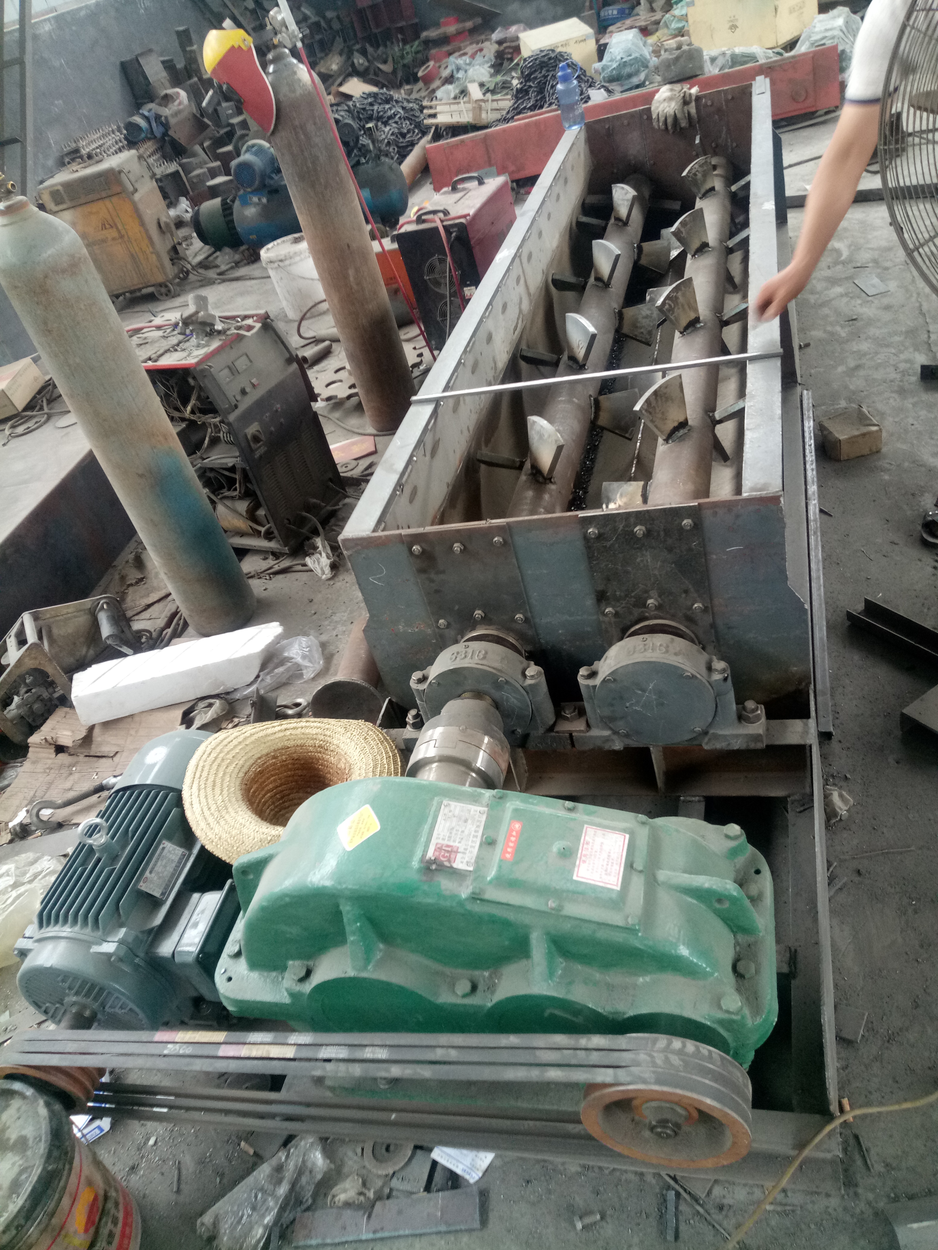 雙軸螺旋輸送機在選購前應注意哪些？